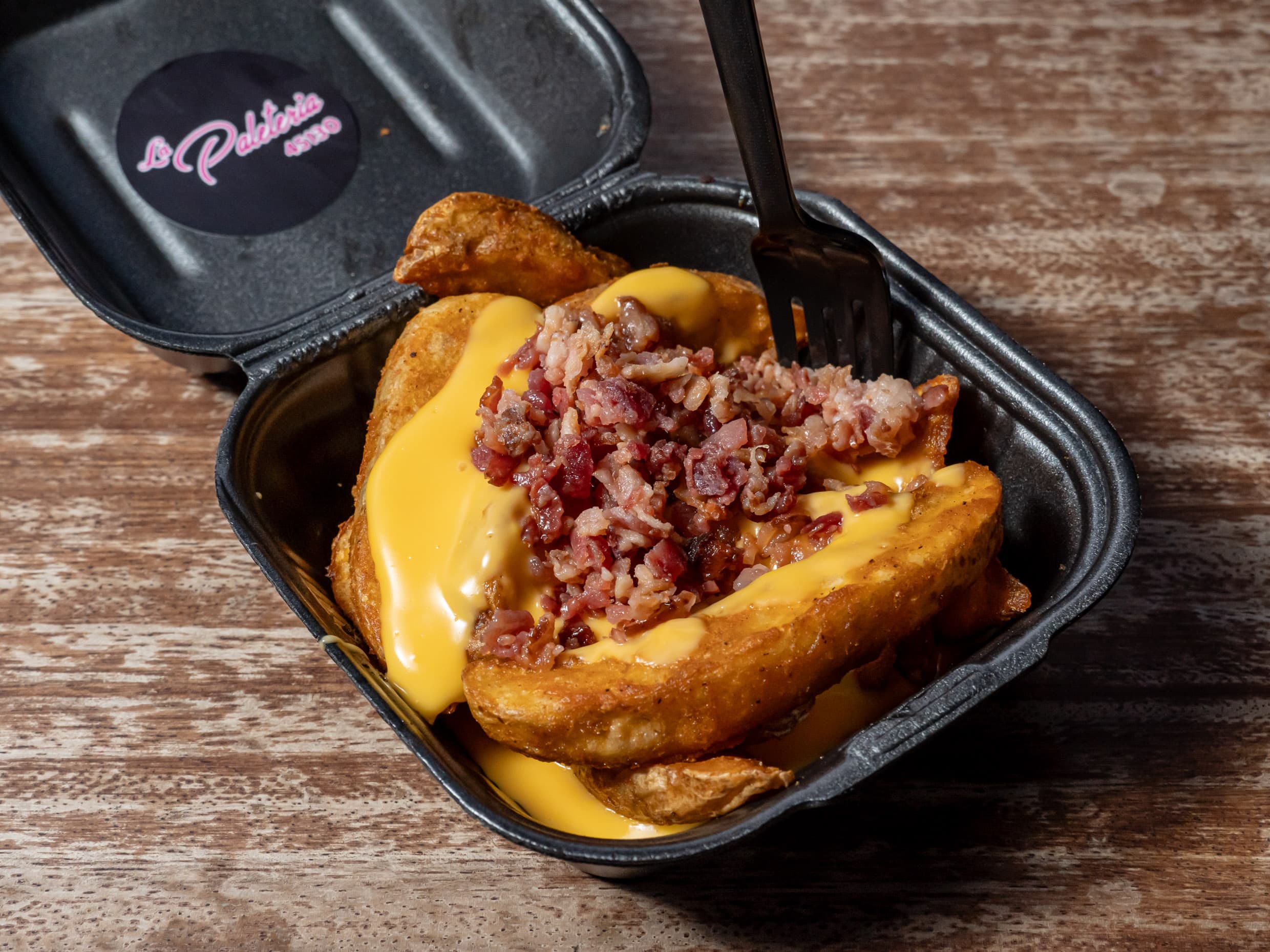 Papas Gajo con Queso y Tocino*