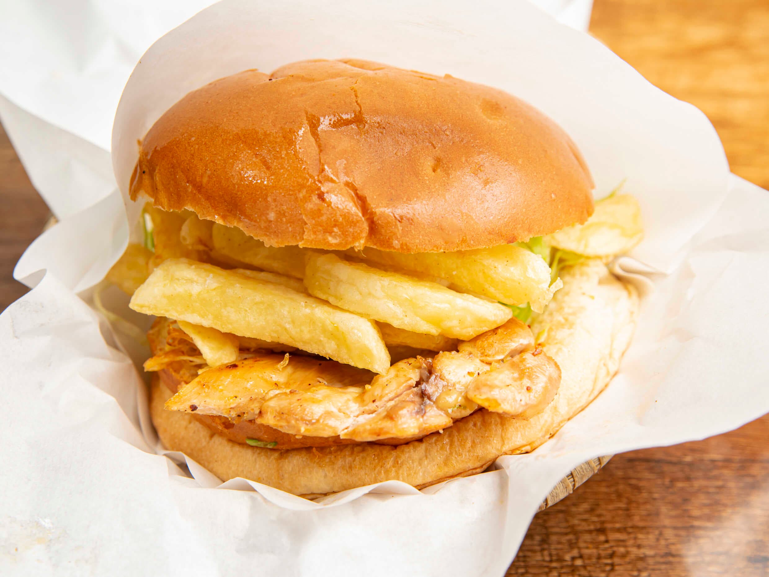 Sánguche Especial de Suprema de Pollo