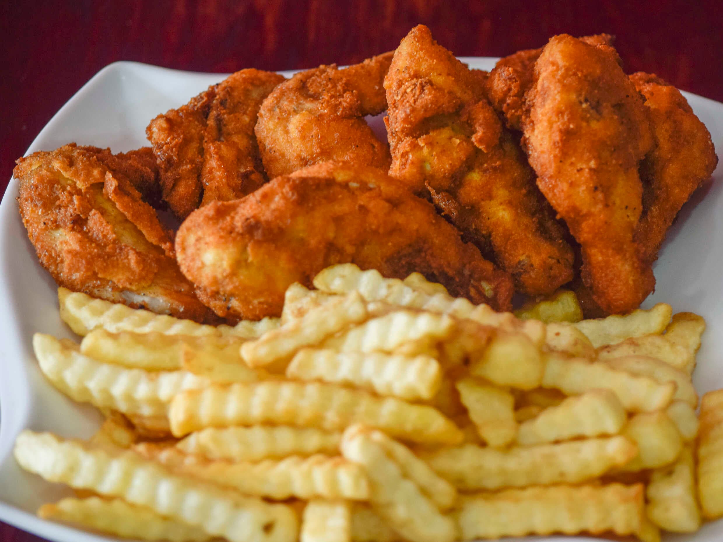 Alitas de Pollo con Papas
