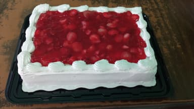 Pastel Cuadrado de Fresas con Crema