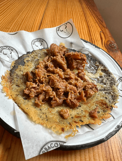 2 Quesadillas de Chicharron + Agua 1 L Gratis