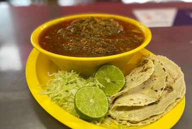 Combo Caldo y Taquito de Frijol (Incluye bebida)
