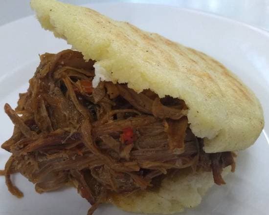 Arepa Mechada