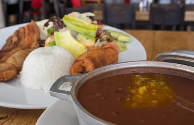 Cazuela de Frijoles