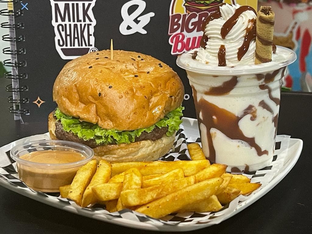 Combo Hamburguesa + Papas + Malteada