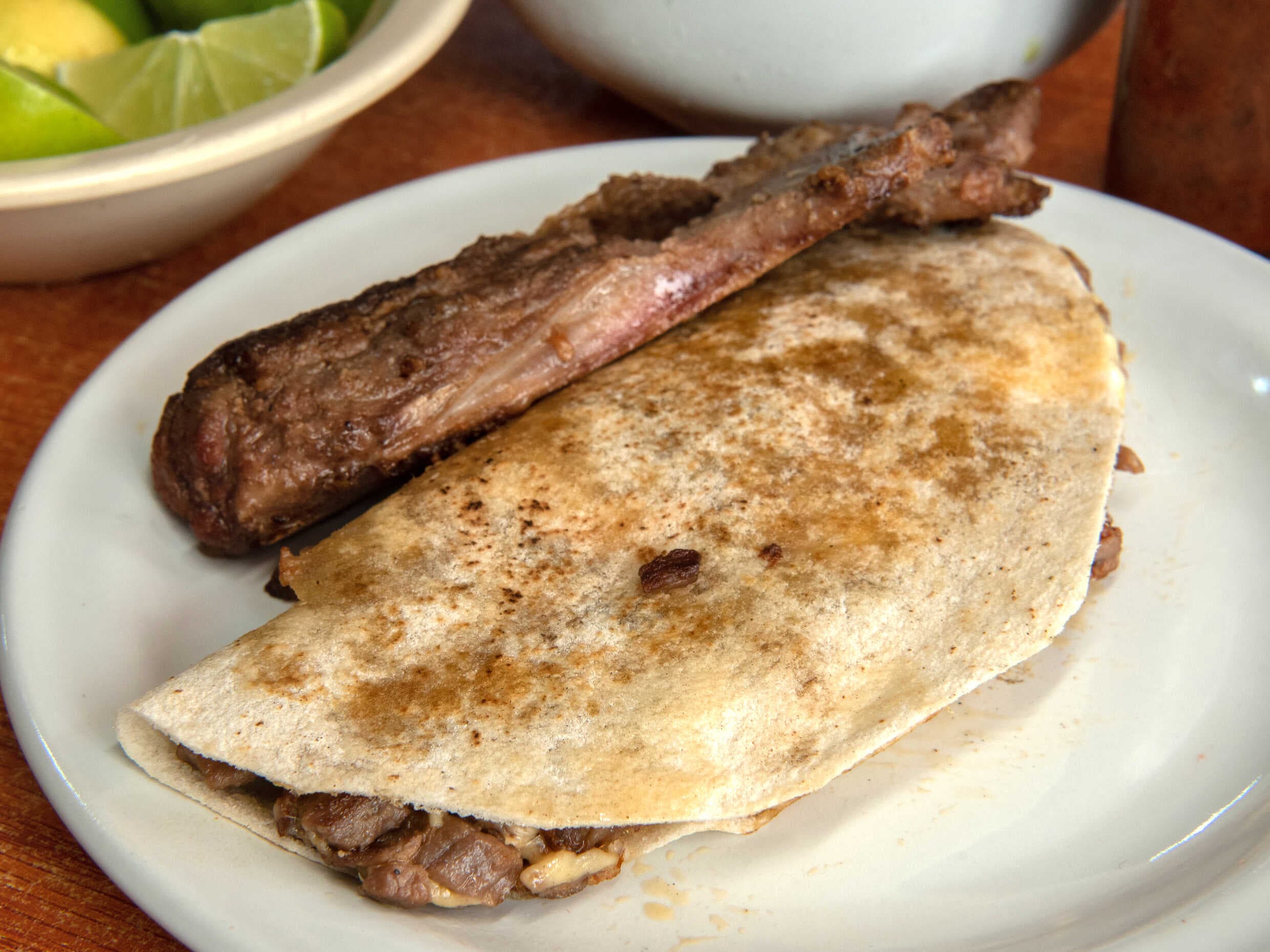 Quesadilla con Costilla