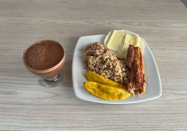 Calentado con chicharrón