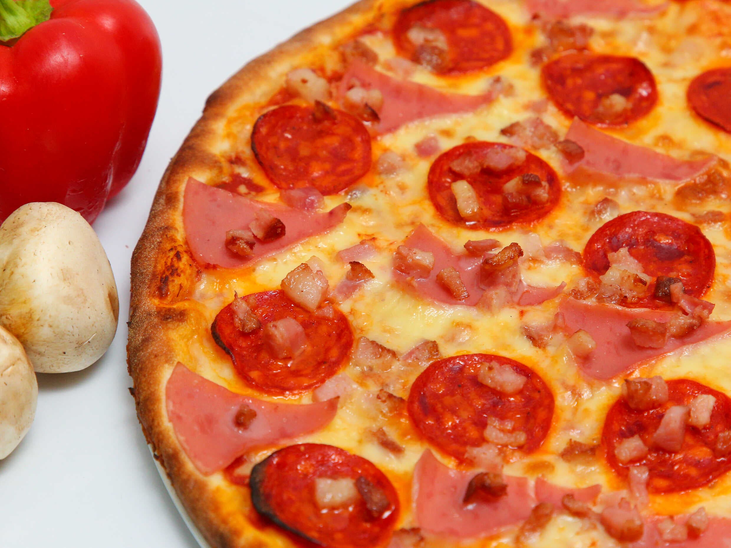 Pizza Extra de Carnes Frías.