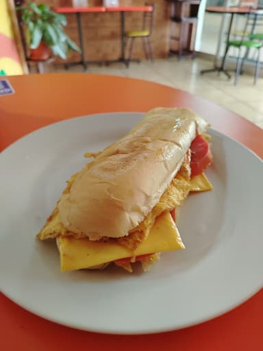 SANDWICHES DE TORTA DE HUEVO