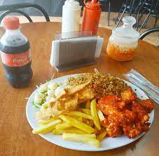 Pollo en Salsa Agridulce Papas Cantonea Ensalada