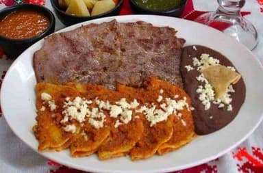 Enchiladas Potosinas con Bistec