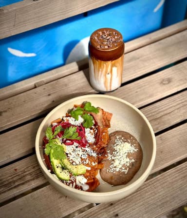 Chilaquiles Morita y Cacahuate