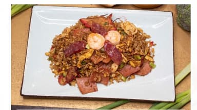 Arroz con Chorizo Chino y Verduras en Salsa