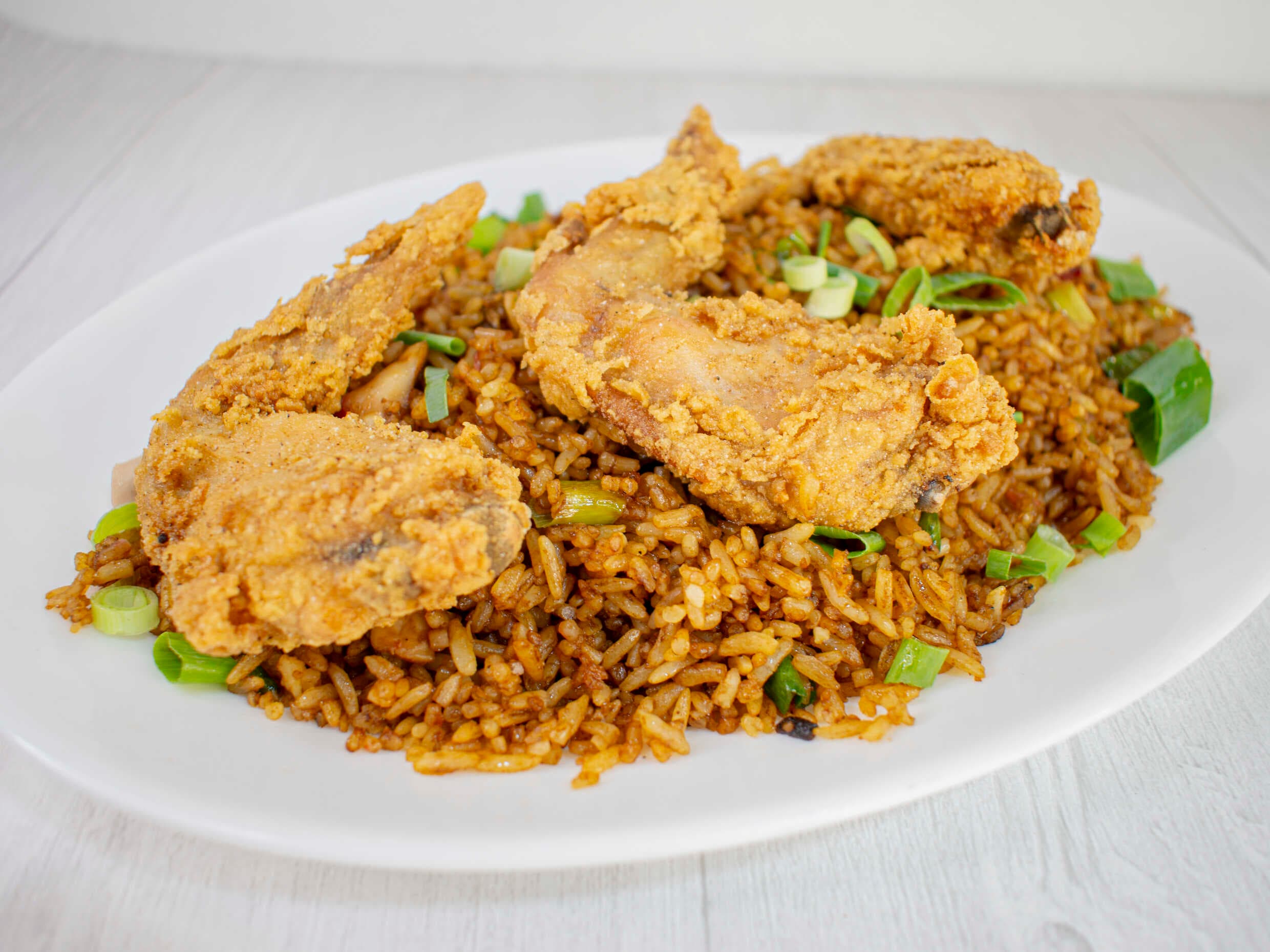 Arroz Cantonés y 6 Alitas de Pollo