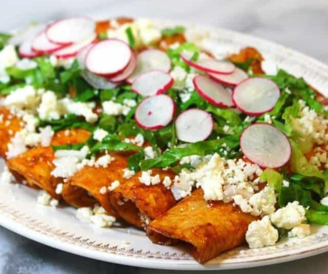 Enchiladas Rojas Rellenas de Papa o Queso 5 pzas
