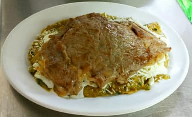 Chilaquiles con Milanesa.