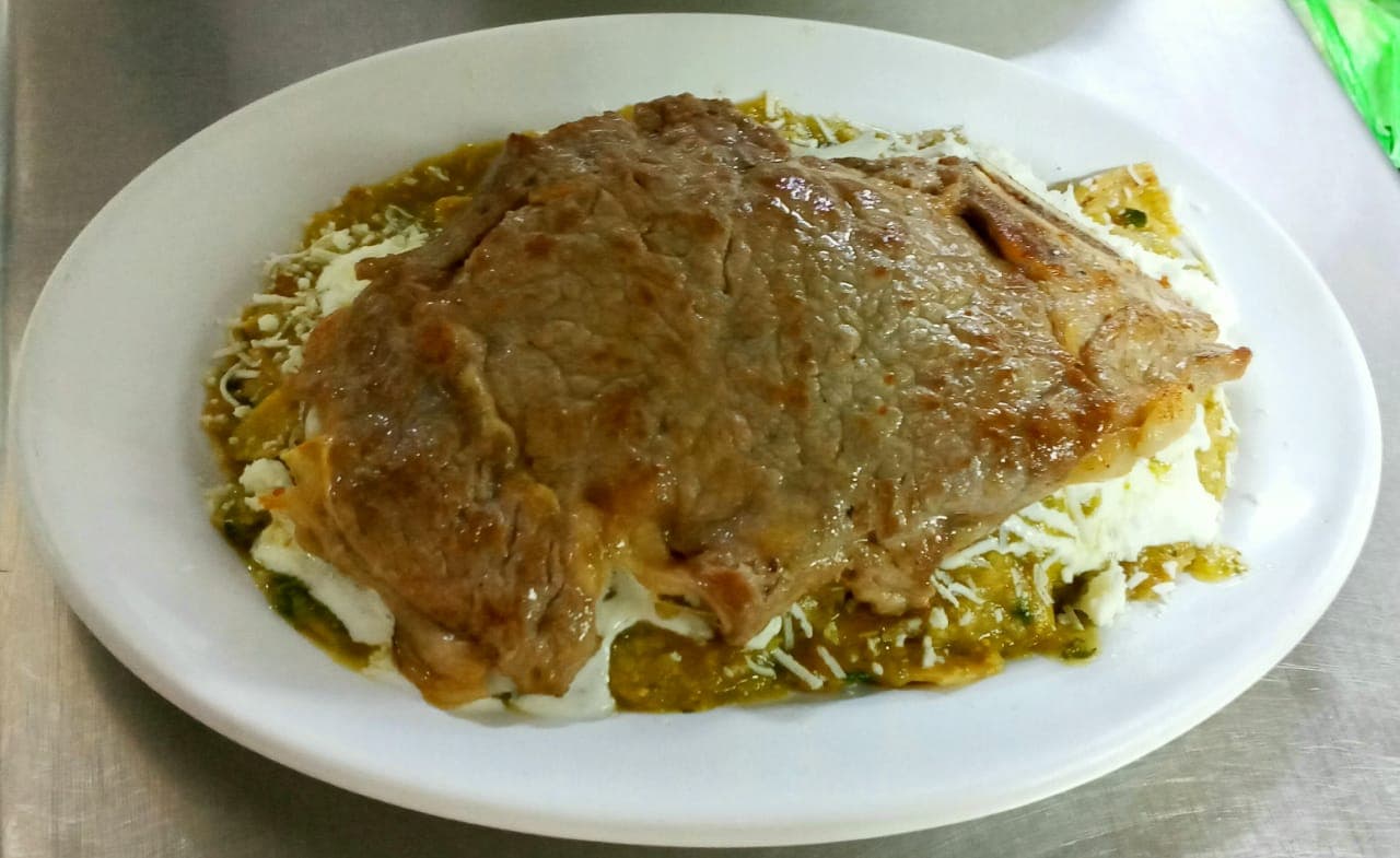 Chilaquiles con Milanesa.