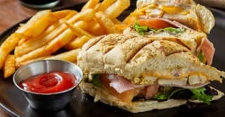 Sándwich de Pollo Gratinado