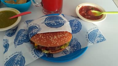 HAMBURGUESA CON AGUACATE + REFRESCO