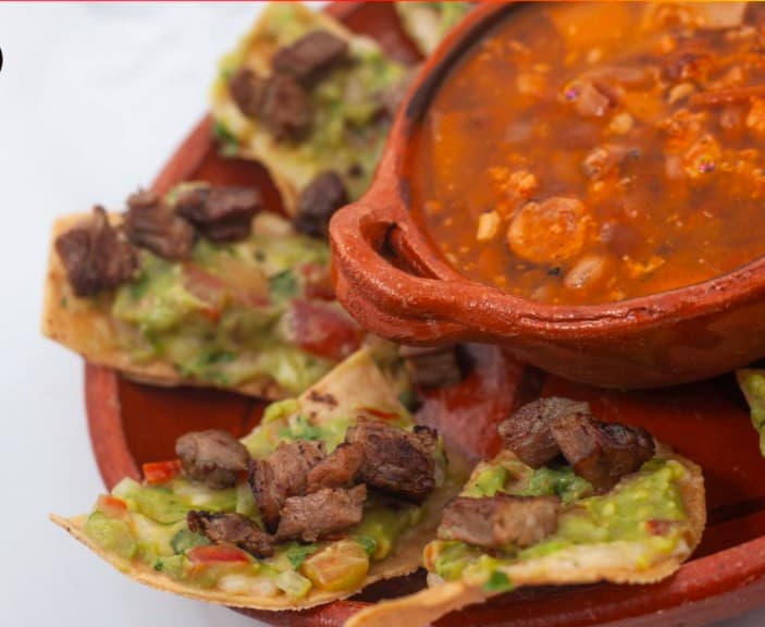 NACHOS DEL REY +1 REFRESCO O AGUA DE SABOR