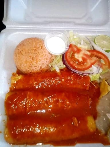 Enchiladas Rojas de Queso