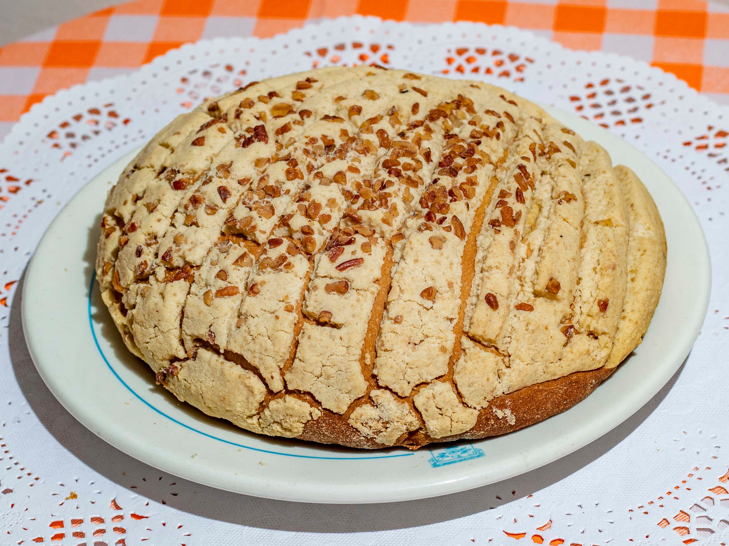 Concha Grande de Chocolate Rellena