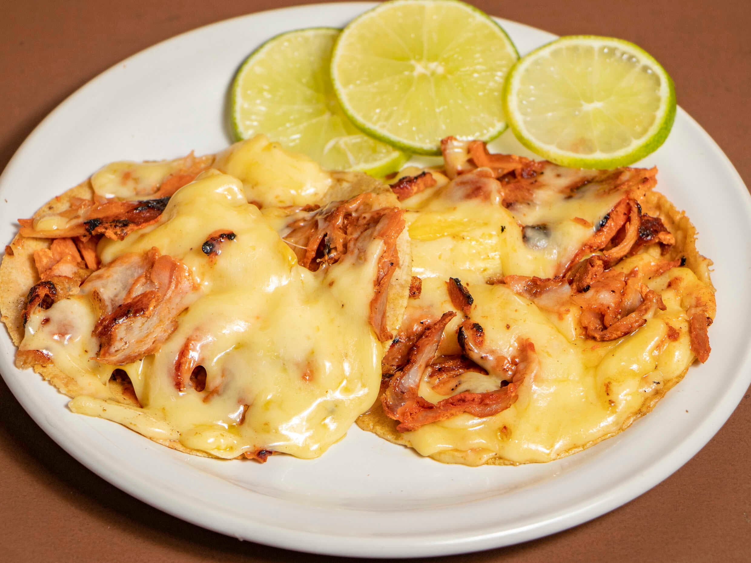 Taco al Pastor con queso