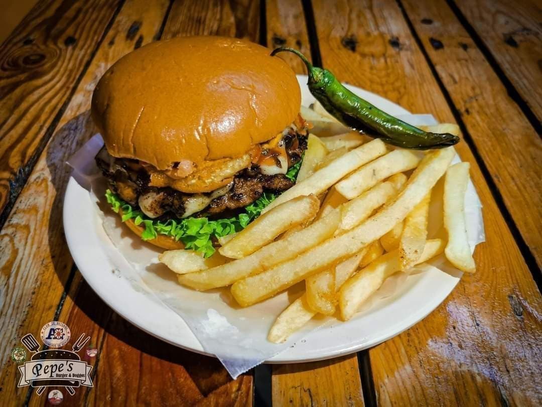 Hamburguesa clásica con papas