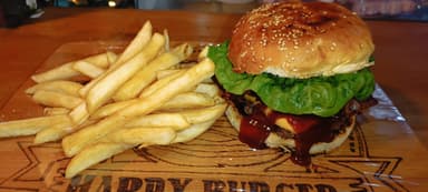 Hamburguesa de Boneless Buffalo y papas fritas