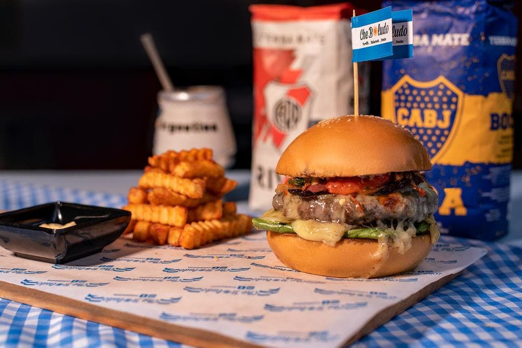 Hamburguesa La Independiente + Papas + Bebida