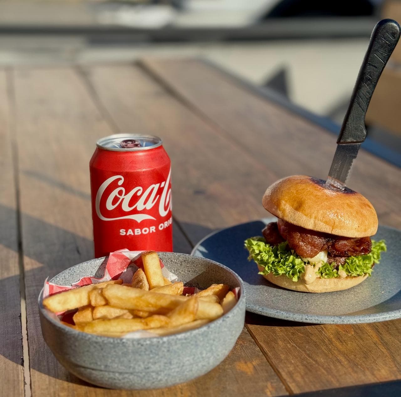 Hamburguesa Pocha + Papas + Coca Cola 355ml