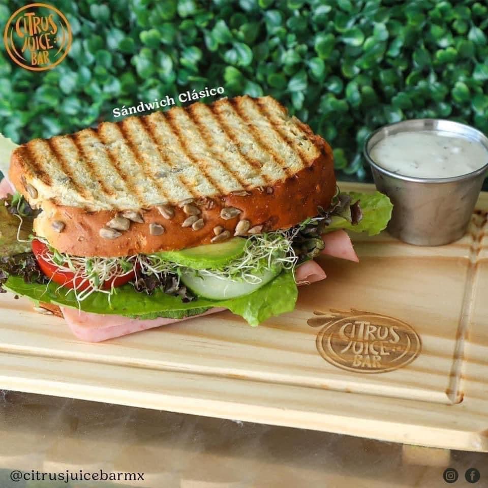 Sándwich Clásico