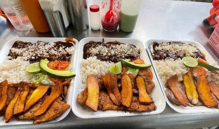 Milanesa con enchiladas