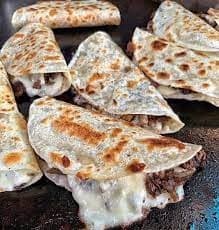 Quesadilla de Harina con Asada