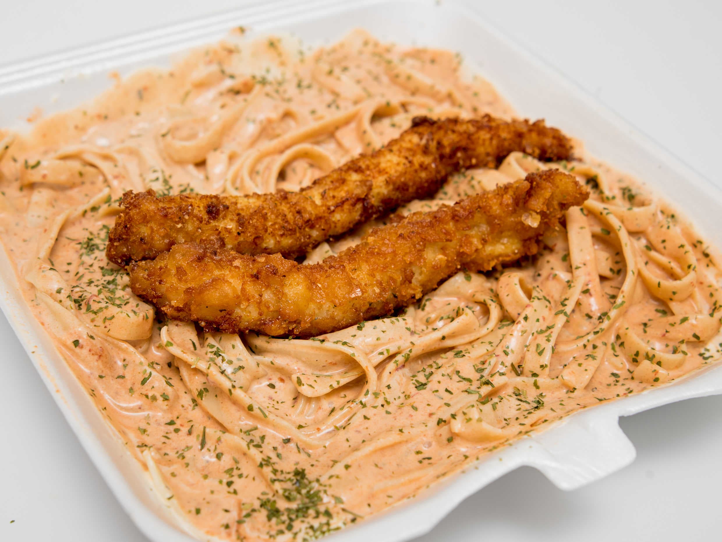 FETUCCINI CHIPOTLE CON DOS TIRAS