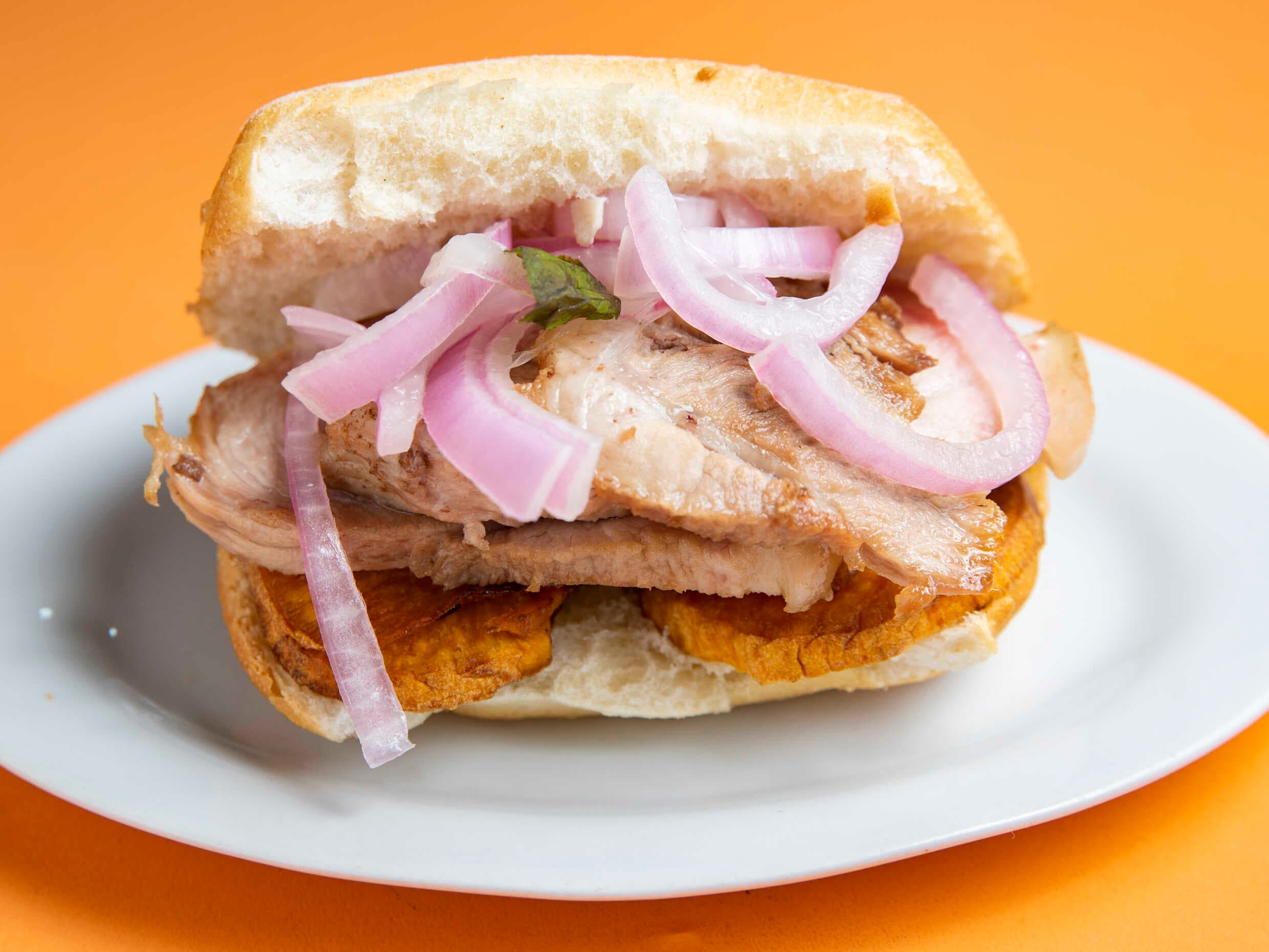 Pan con Chicharrón