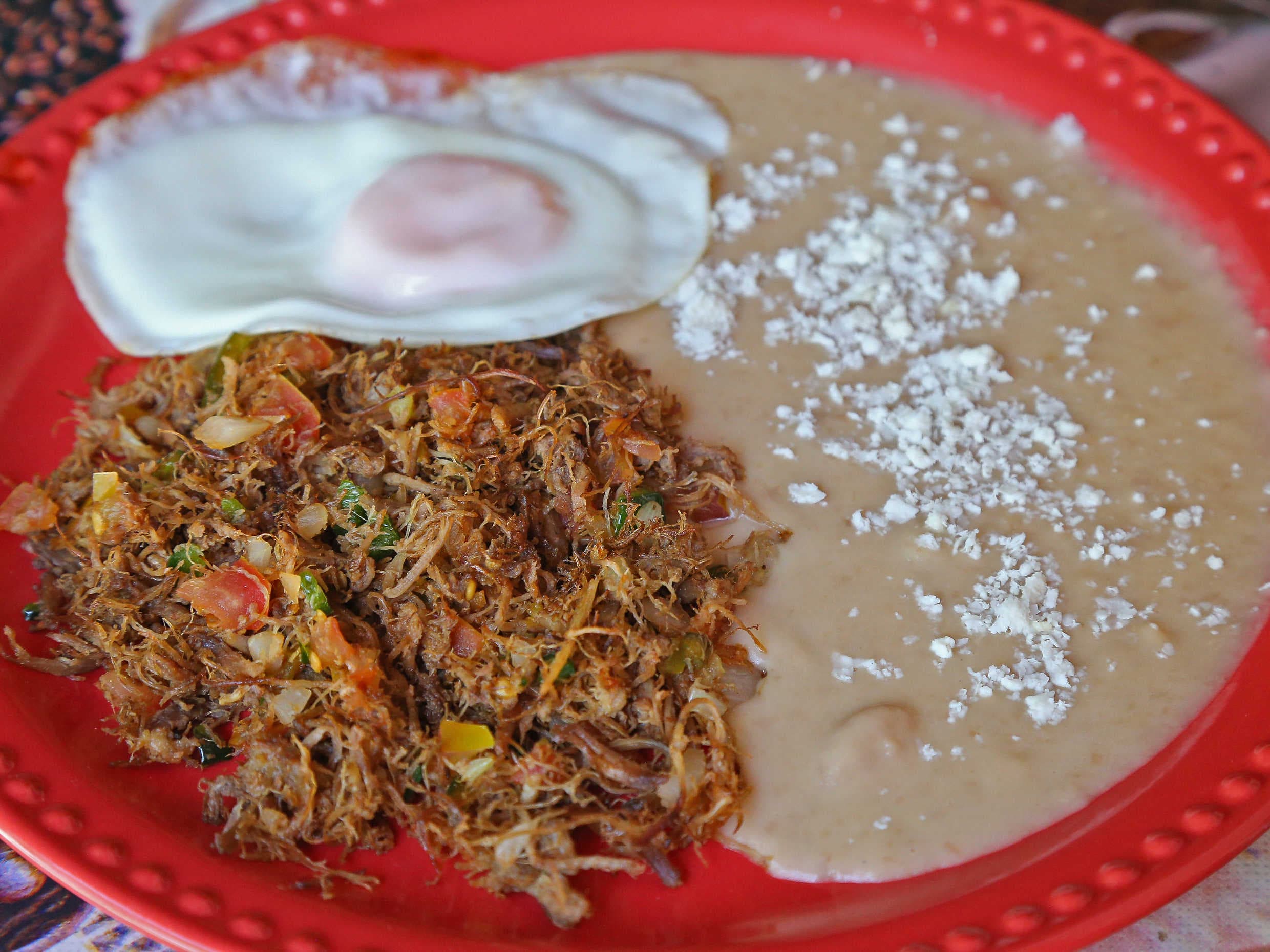 Machaca con huevo estrellado