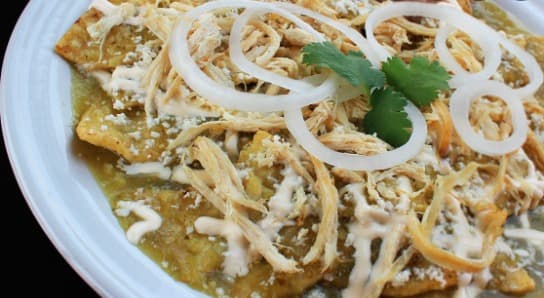 Chilaquiles verdes con pollo