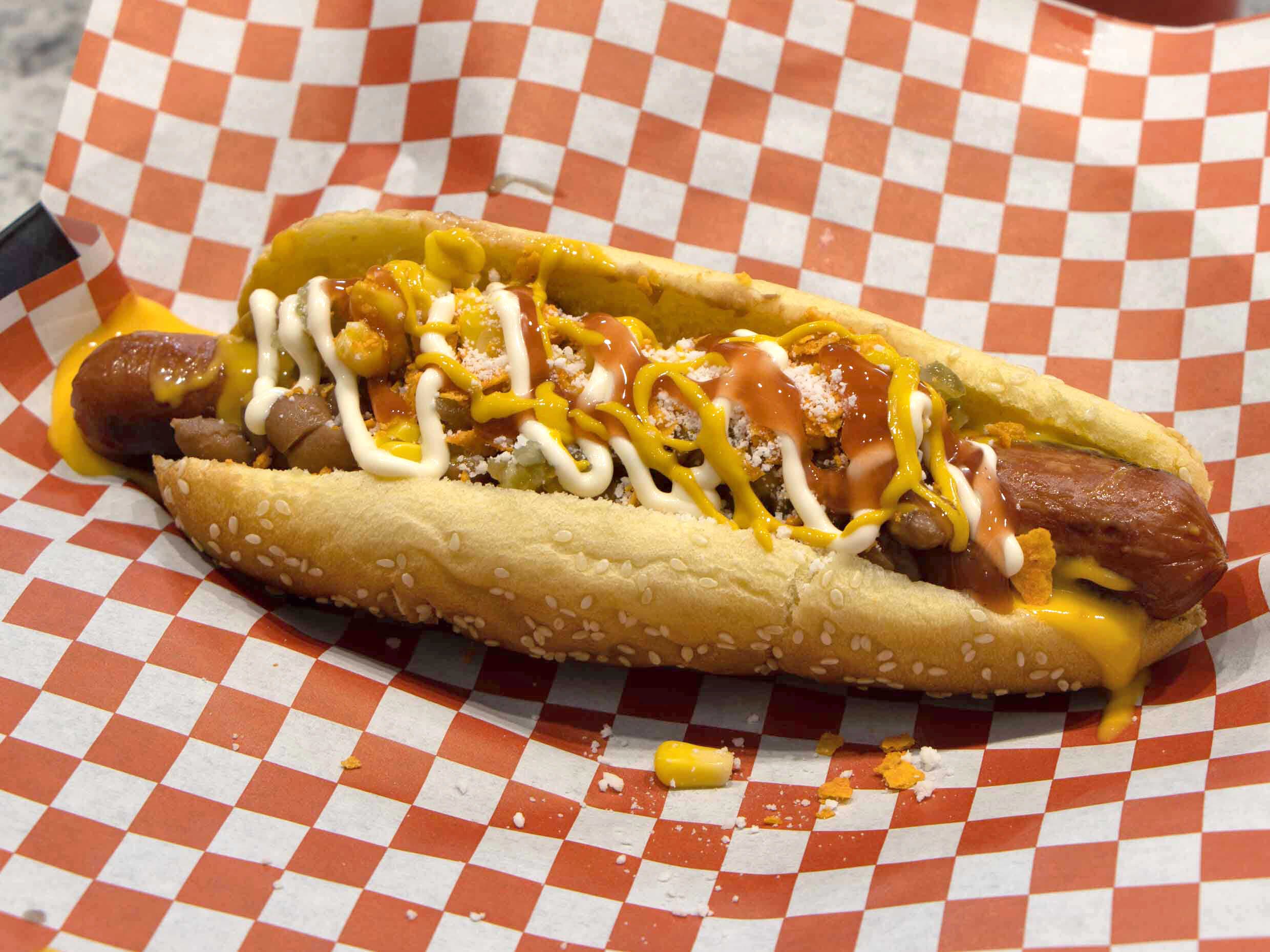 Hot Dog Chillilu + Papas Fritas