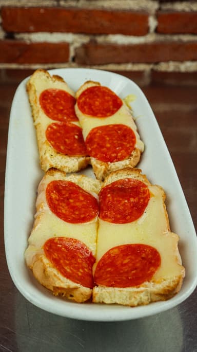 Pan con Pepperoni