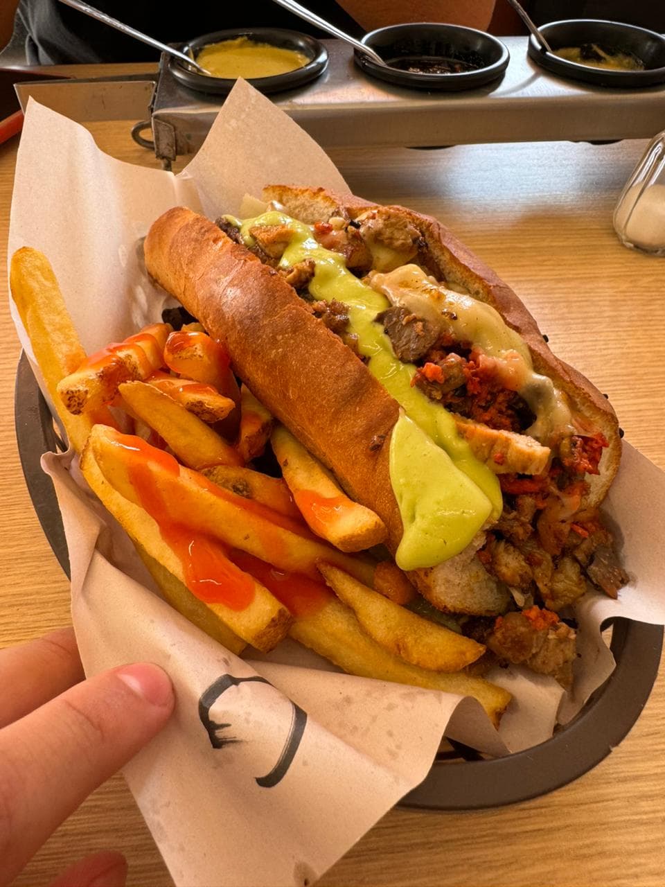Pata de Perro o Burro + Papas a la Francesa