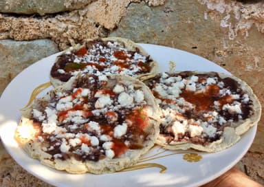 Memelitas de quesillo y queso