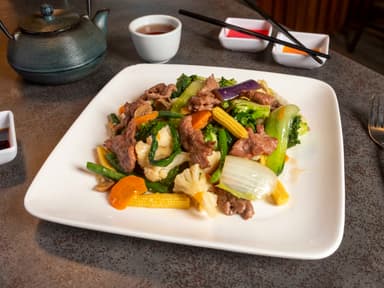Carne Salteado con Vegetales