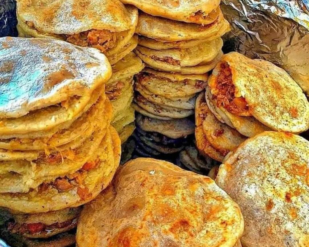 Gordita Chicharrón Salsa Roja