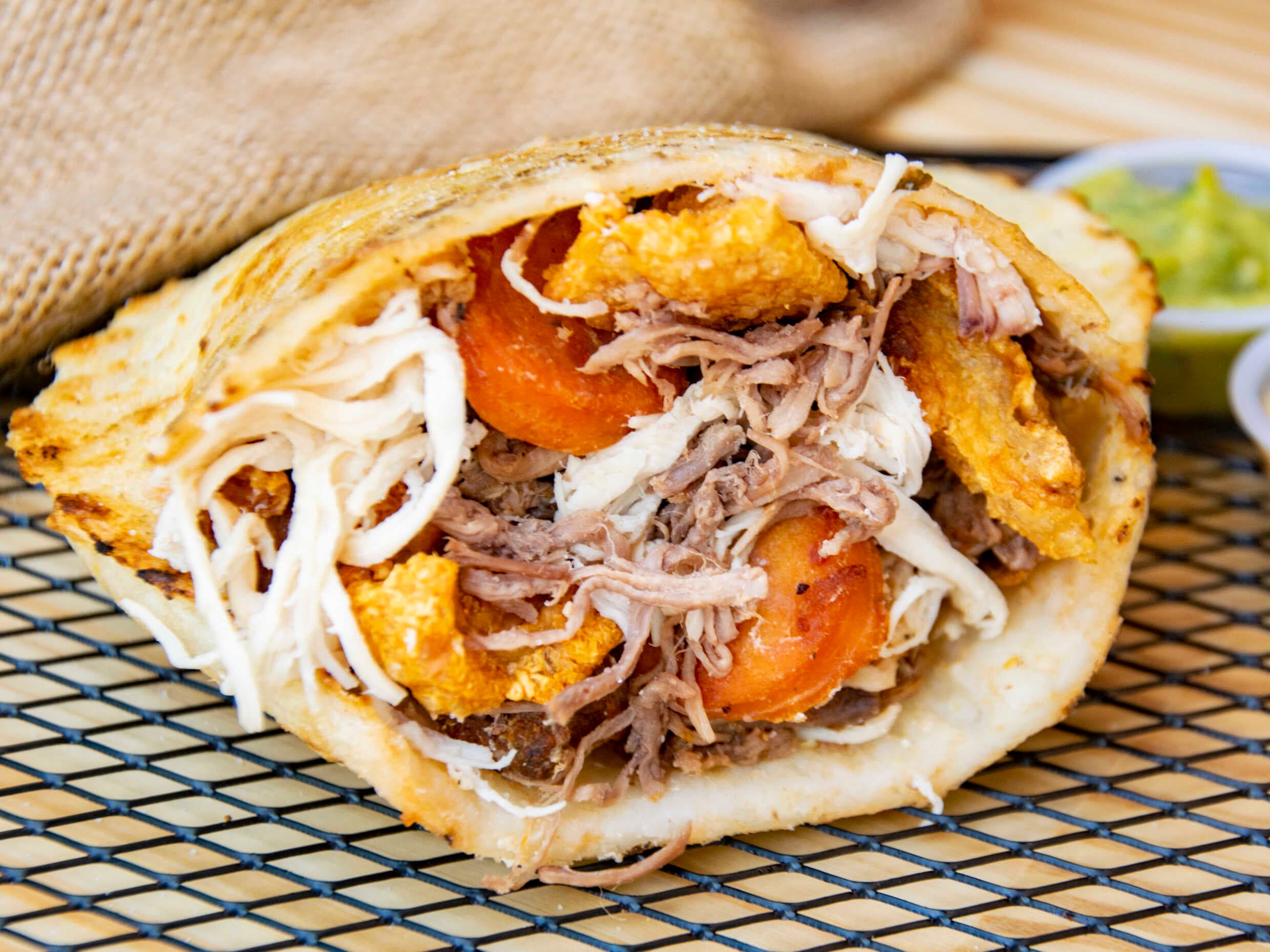 Arepa con Todo