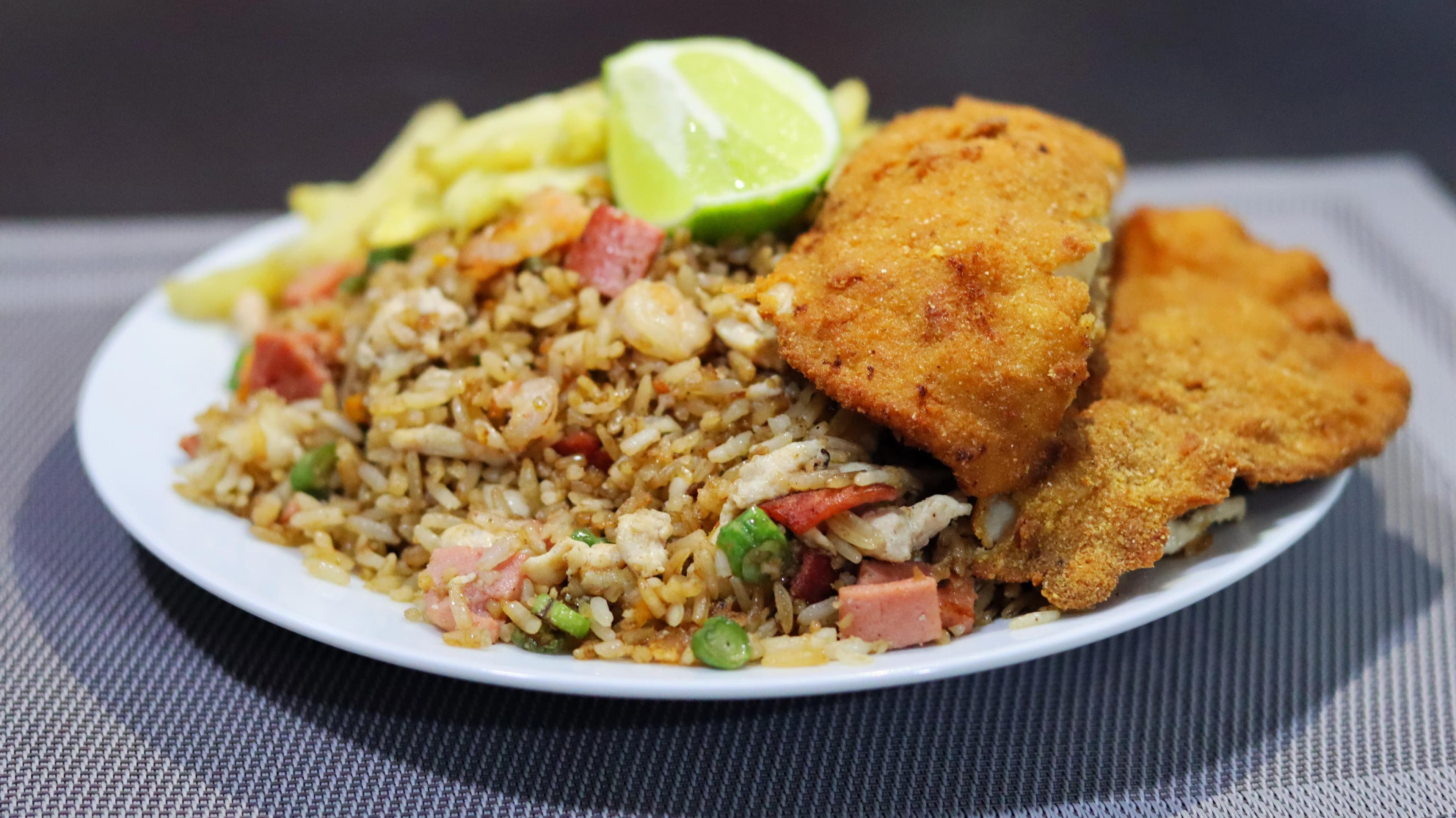 Arroz Chino Personal + Chuleta + Papas