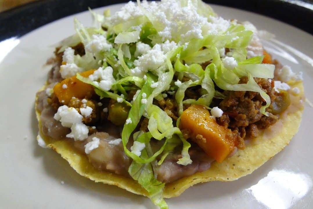 TOSTADA DE PICADILLO