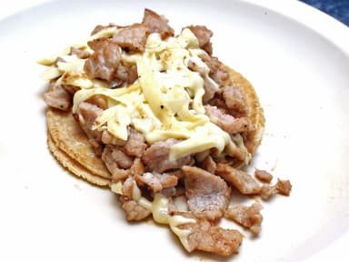 Taco de Chuleta con Queso