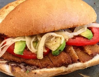 Torta de milanesa de puerco .
