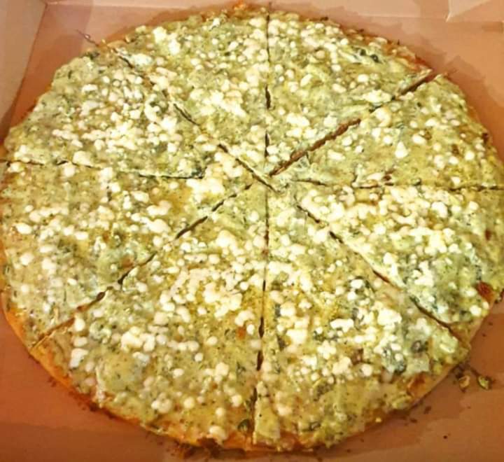 Pizza de dip de cilantro con quesos